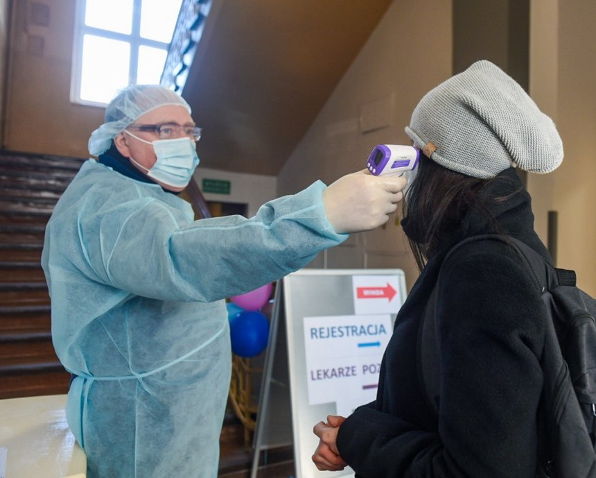 Miejskie poradnie przyjmują w epidemii