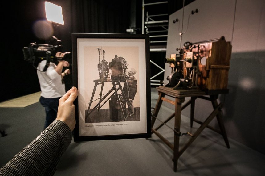 Odtworzony na podstawie zdjęć i ówczesnych materiałów przez Janusza Króla, przy współpracy z Narodowym Centrum Kultury Filmowej, biopleograf jest jednym tego typu urządzeniem na świecie. foto: Agata Melnyk, EC-1
