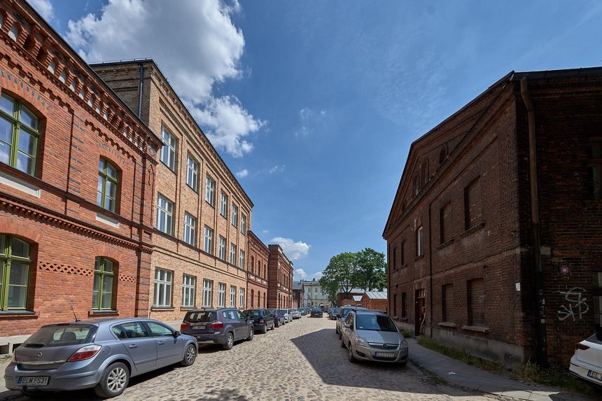 budynek Akademickiego Centrum Designu na Księżym Młynie