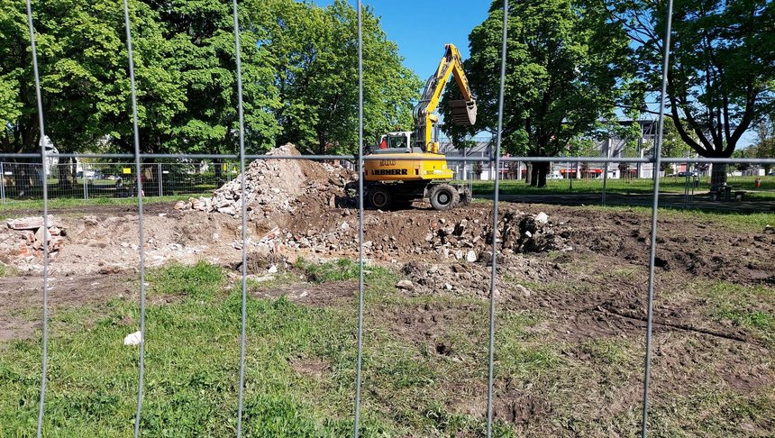 Rozpoczął się remont fontanny w Parku Widzewskim
