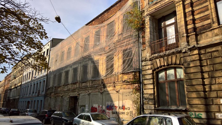 Po rewitalizacji ul. Włókiennicza stanie się ulicą-pasażem. Pojawią się na niej drzewa, ograniczony zostanie ruch samochodowy, a na parterach kamienic powstaną lokale użytkowe fot: Wojciech Markiewicz / UMŁ