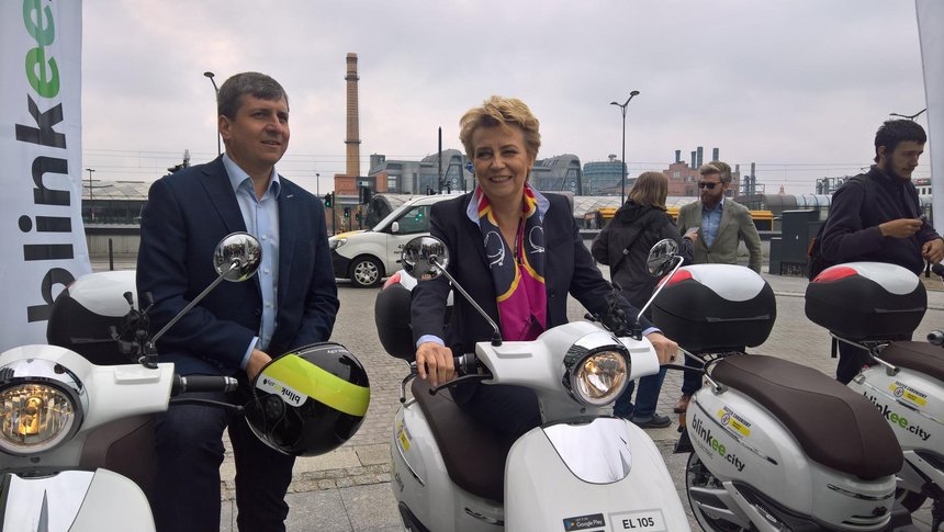 Prezydent Łodzi Hanna Zdanowska, przypomina, że skuterami elektrycznymi, tak jak motocyklami i tradycyjnymi skuterami można poruszać się po bus pasach fot. Wojciech Markiewicz / UMŁ
